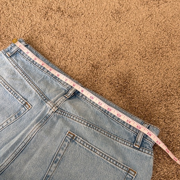 Frame Le Slouch Distressed Denim Bermuda Shorts Light Wash - Picture 9 of 10